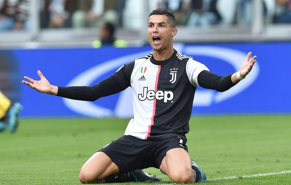 互致问候，U17世界杯期间日本队与墨西哥队在酒店相互列队致意