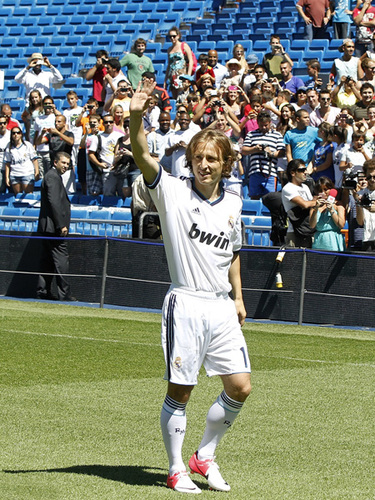 替补席没啥存在感！湖人首发5虎合砍102分