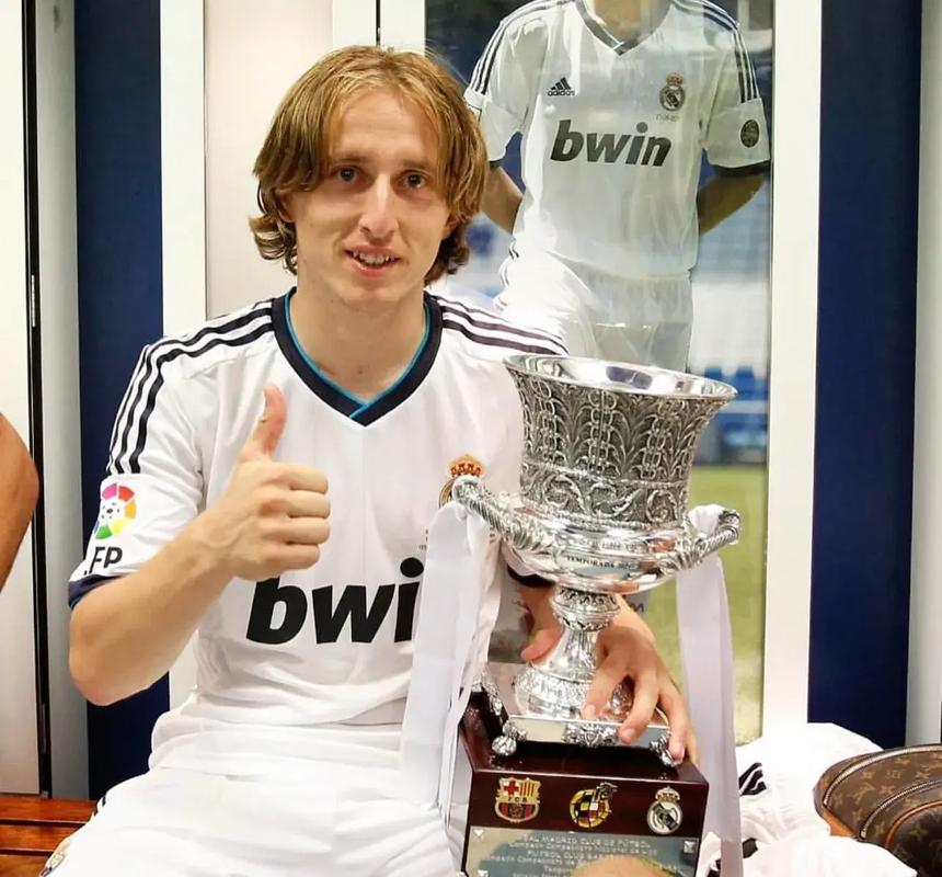 意媒：桑德兰想先租后买从米兰签圣地亚哥，已联系球员经纪人