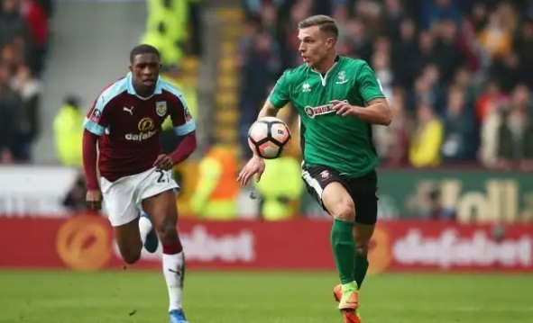 球星连续三次强硬打成